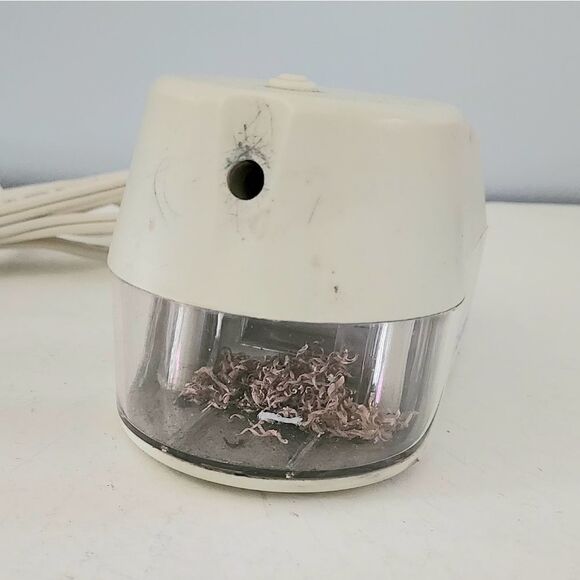 Electric pencil sharpener - Picture 1 of 3